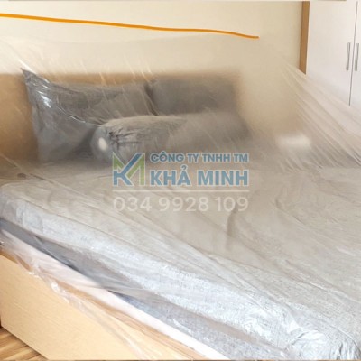 Màng nilon che bụi khổ lớn 3mx20m, tấm nilon che phủ ngăn bụi cho tủ, giường, kệ bếp có băng keo dính 1 đầu tiện lợi thumbnail 5