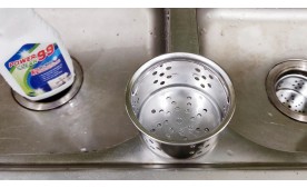 Dung dịch tẩy dầu mỡ cho chảo, nồi trong nhà bếp
