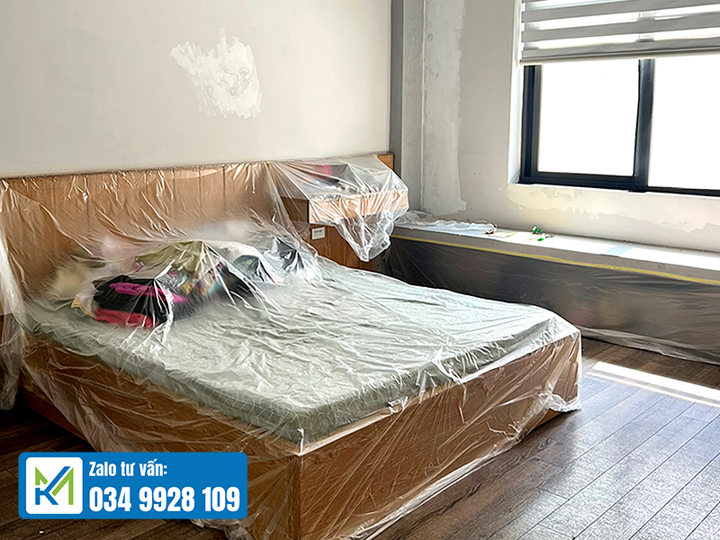 Màng nilon che bụi sửa nhà
