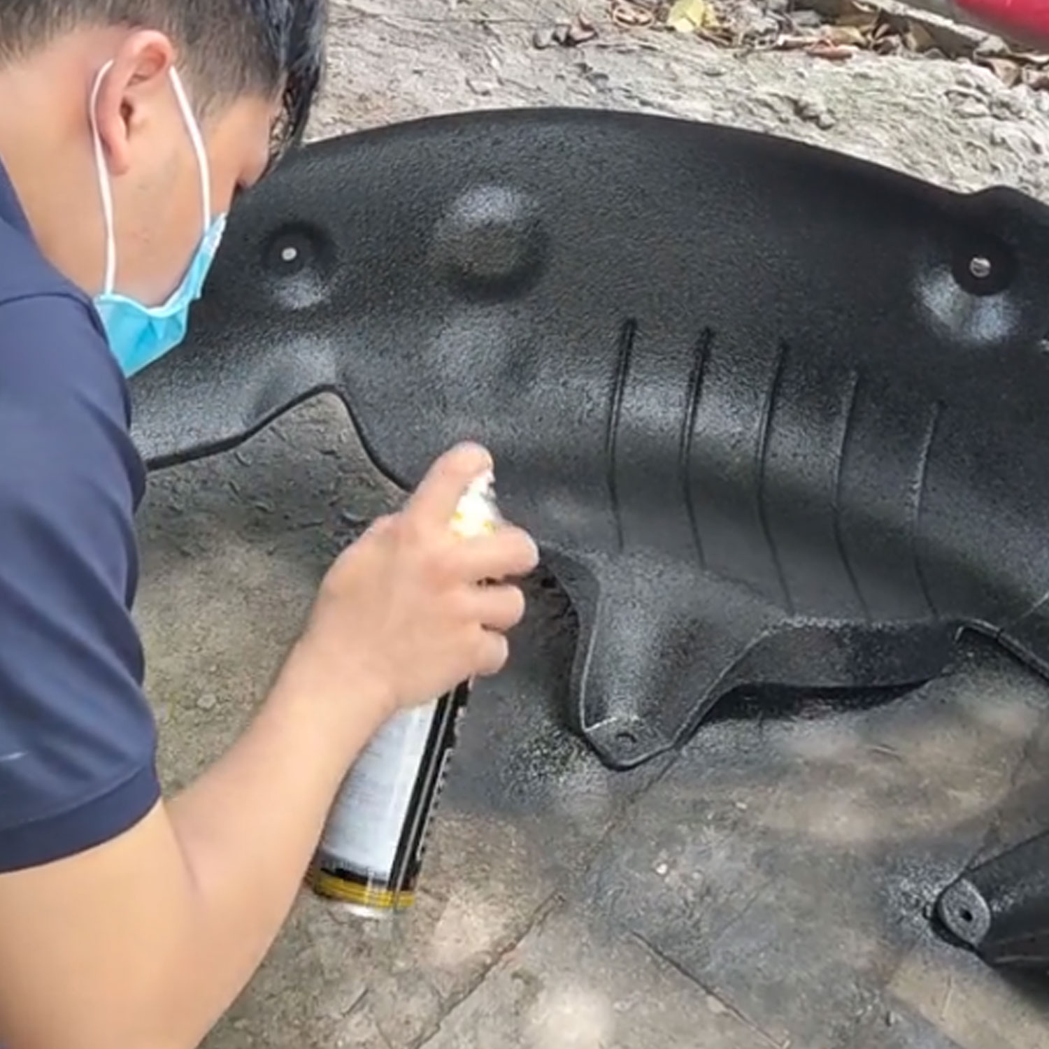 Phủ lòng vè bằng sơn xịt sần P21-030